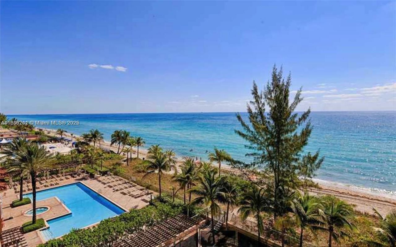2069 S Ocean Dr, Unit TH16, Hallandale Beach, FL 33009 Photo