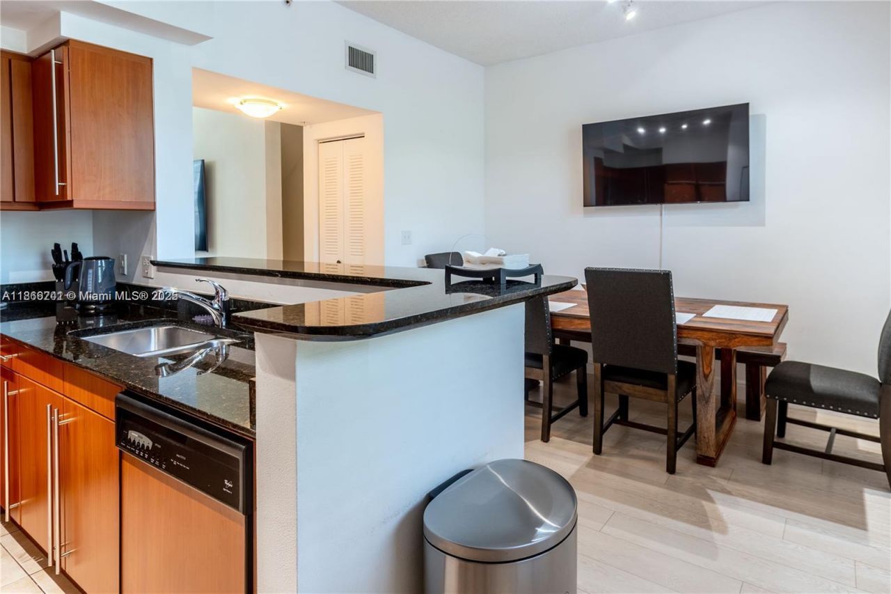 2069 S Ocean Dr, Unit TH16, Hallandale Beach, FL 33009 Photo