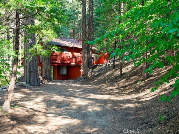 465 Blue Jay Canyon Road, Blue Jay, CA 92317