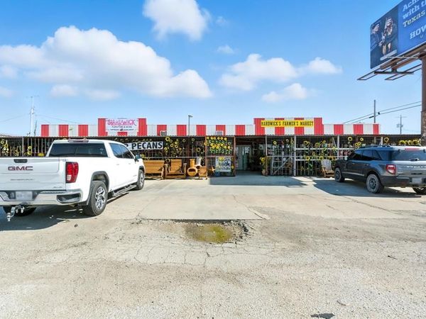 100 SE 5th Street, Cross Plains, TX 76443