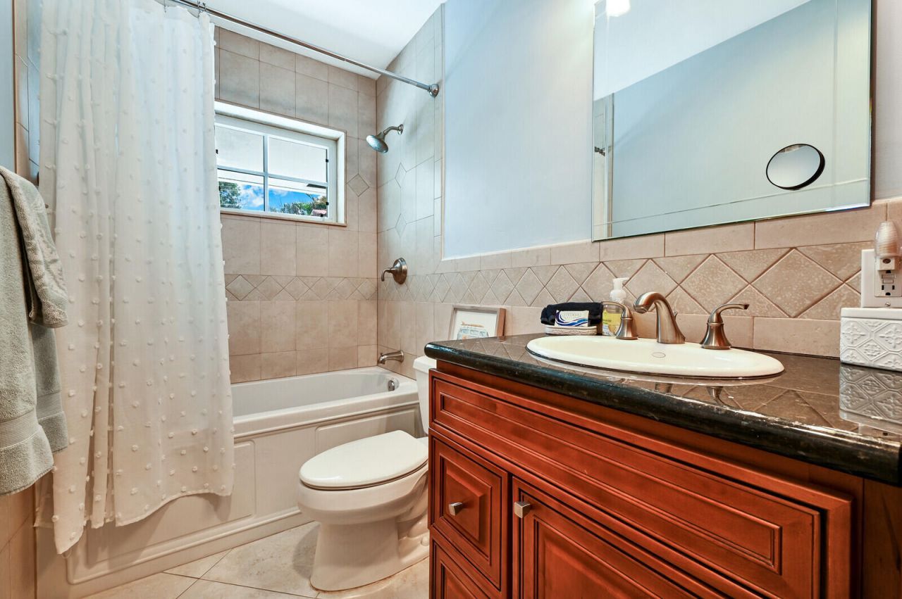 904 SE 12th Street, Deerfield Beach, FL 33441 Photo