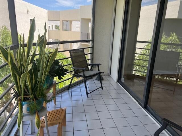 3138 Via Poinciana, Unit 417, Lake Worth, FL 33467 Photo