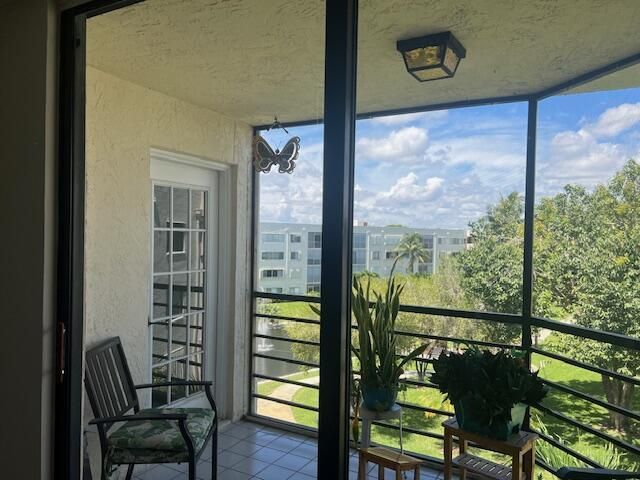 3138 Via Poinciana, Unit 417, Lake Worth, FL 33467 Photo