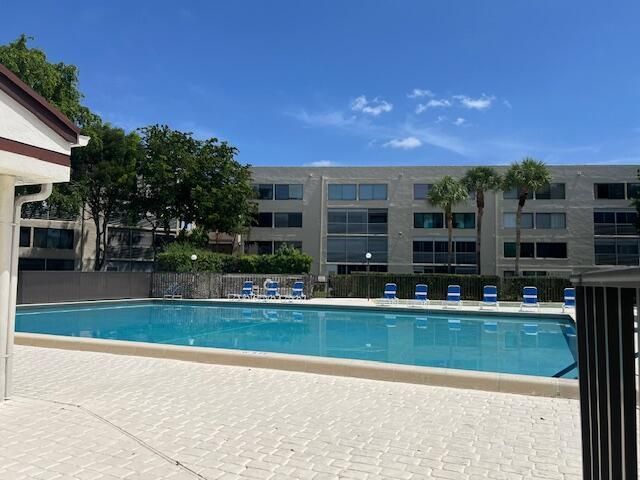 3138 Via Poinciana, Unit 417, Lake Worth, FL 33467 Photo