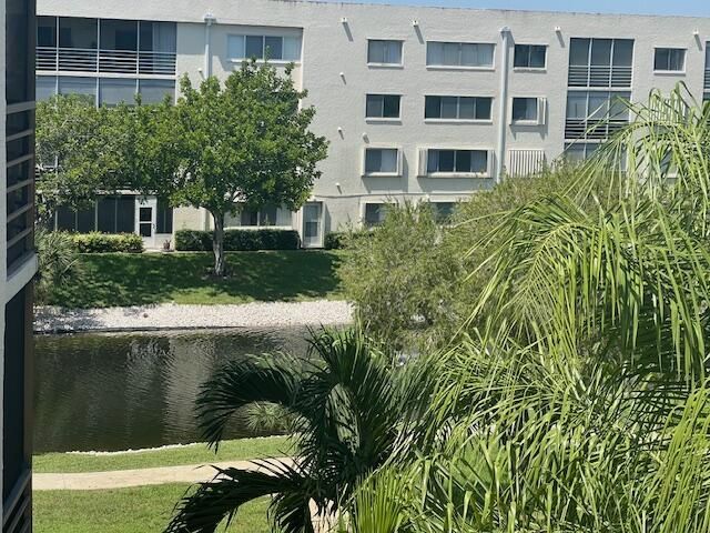 3138 Via Poinciana, Unit 417, Lake Worth, FL 33467 Photo