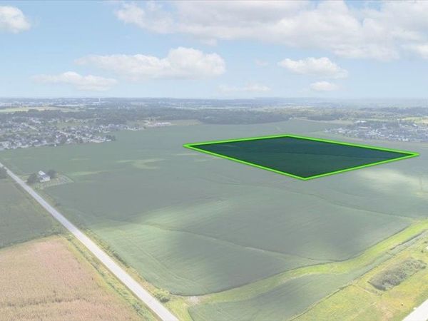 39.69 Acres M/L N Center Point Rd, Robins, IA 52328