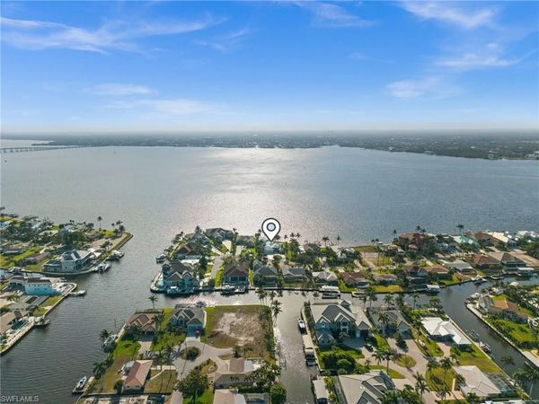5625 Riverside DR, CAPE CORAL, FL 33904