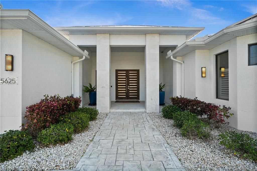5625 Riverside Dr, Cape Coral, FL 33904 Photo