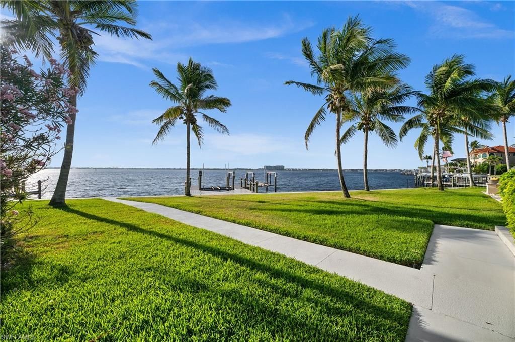 5625 Riverside Dr, Cape Coral, FL 33904 Photo