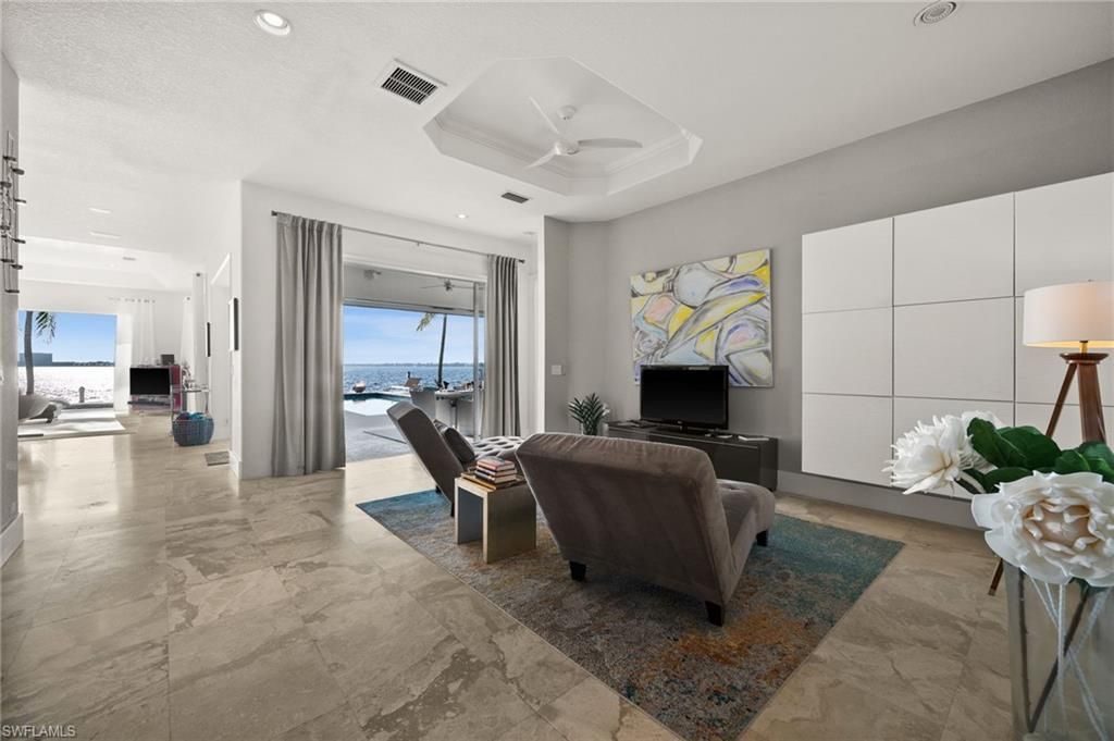 5625 Riverside Dr, Cape Coral, FL 33904 Photo