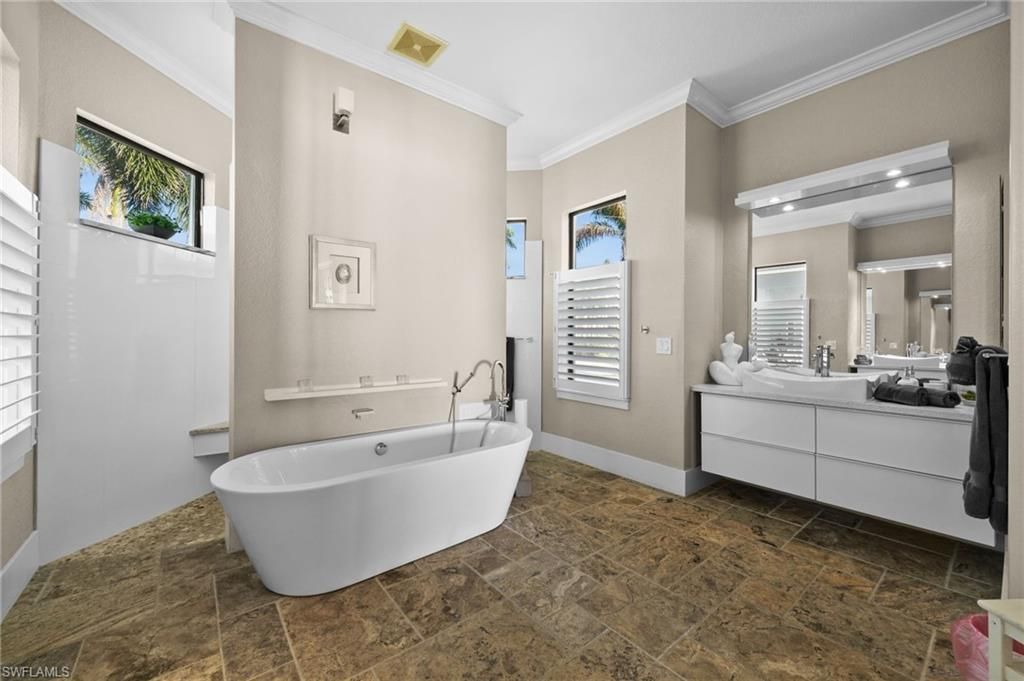 5625 Riverside Dr, Cape Coral, FL 33904 Photo