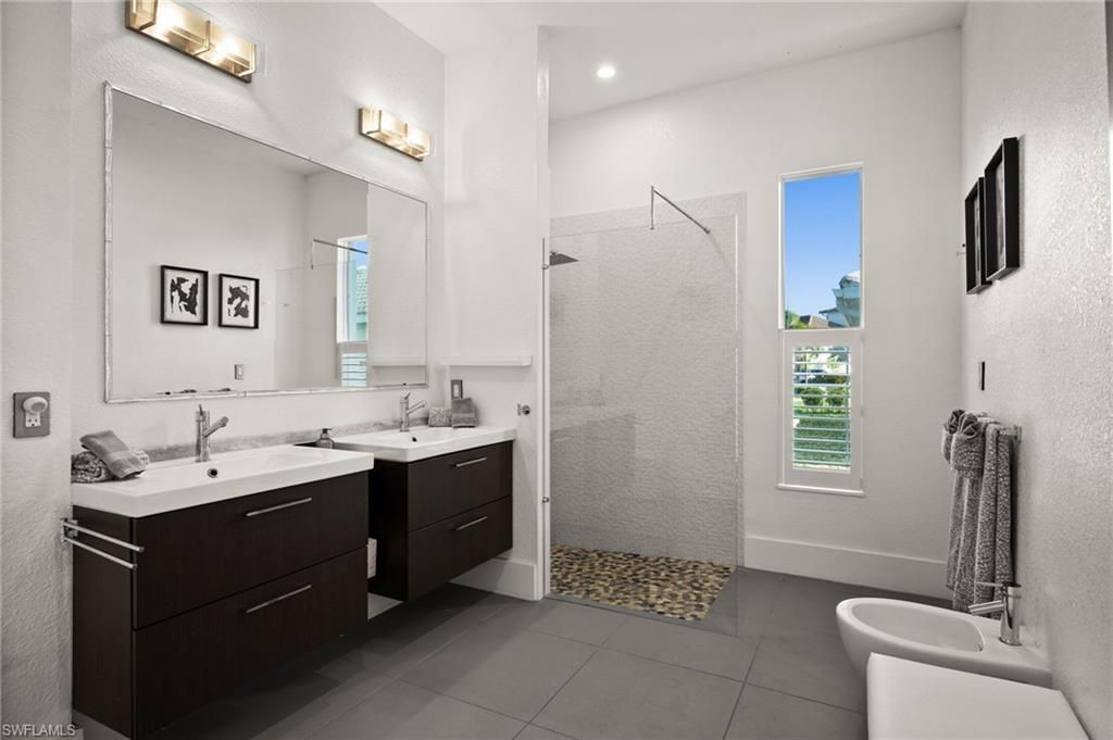 5625 Riverside Dr, Cape Coral, FL 33904 Photo