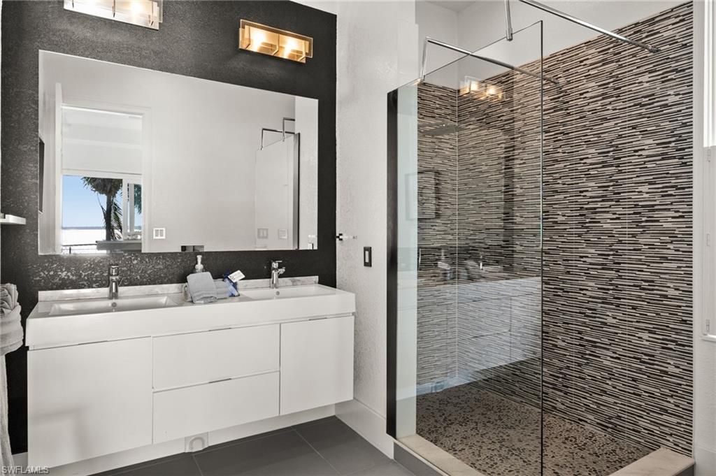 5625 Riverside Dr, Cape Coral, FL 33904 Photo