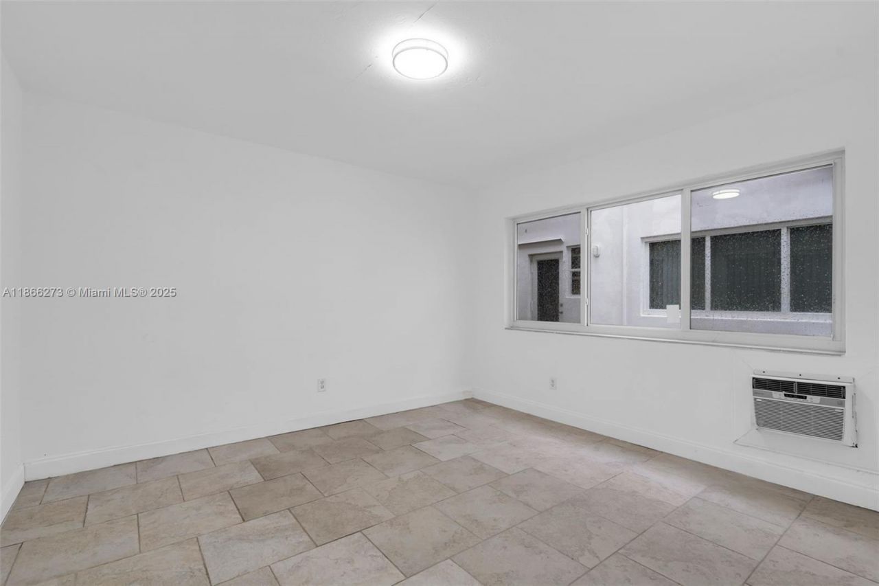 7424 Byron Ave, Unit 2B, Miami Beach, FL 33141 Photo