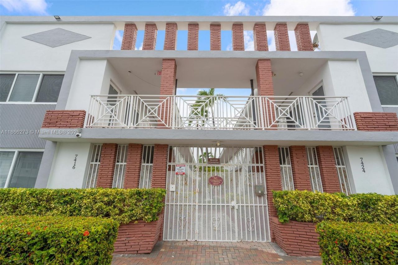 7424 Byron Ave, Unit 2B, Miami Beach, FL 33141 Photo