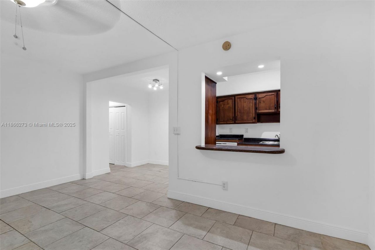 7424 Byron Ave, Unit 2B, Miami Beach, FL 33141 Photo