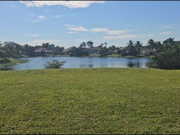 8280 NW 43 St, Coral Springs, FL 33065