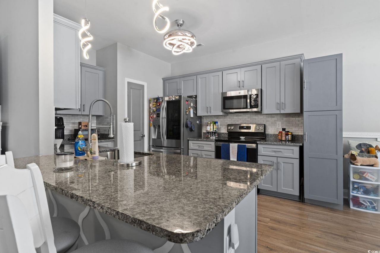 804 Twickenham Loop Photo 10