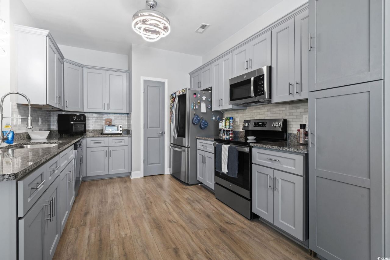 804 Twickenham Loop Photo 11