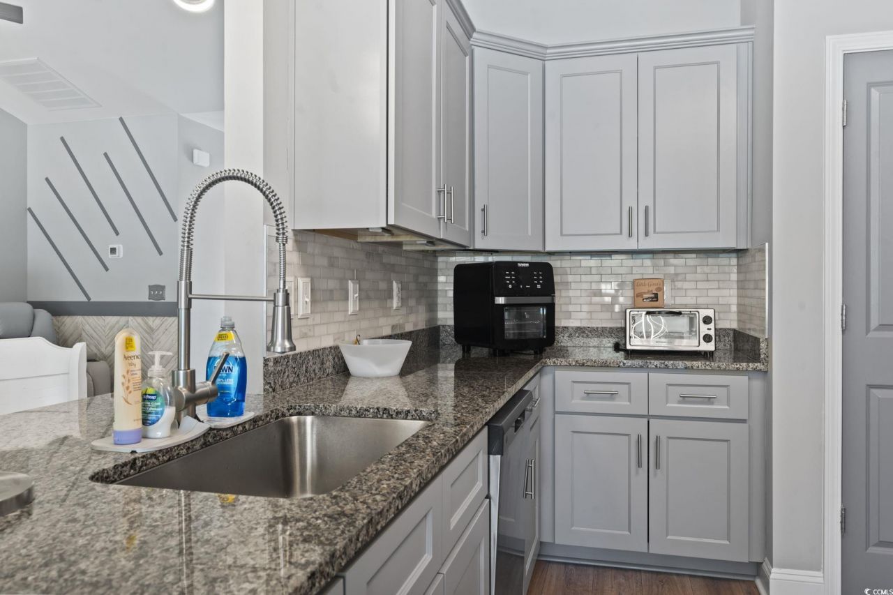 804 Twickenham Loop Photo 12