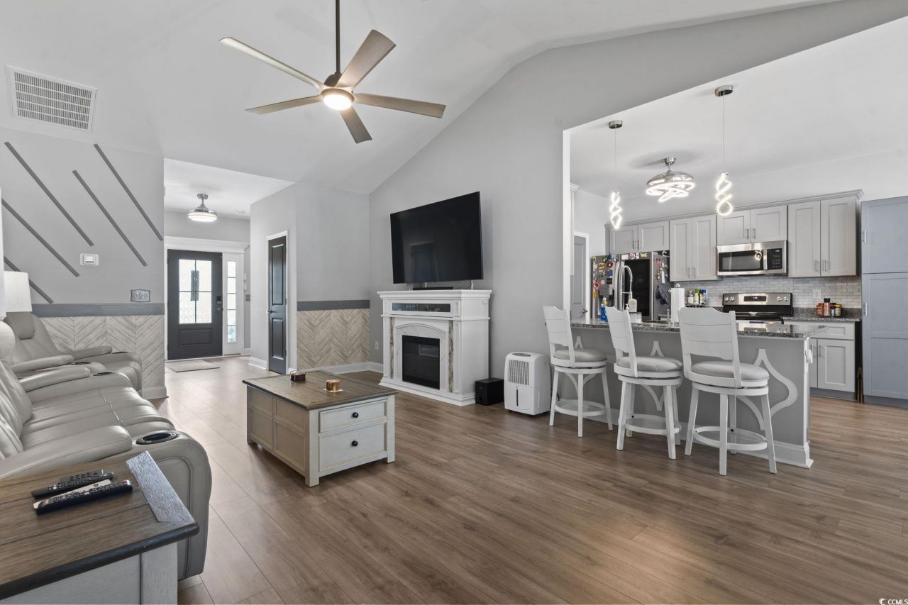 804 Twickenham Loop Photo 6