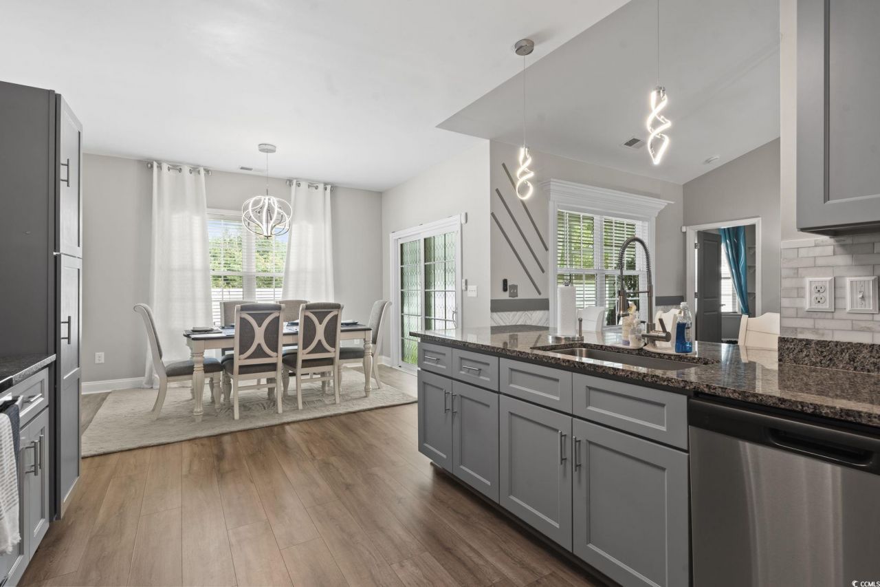 804 Twickenham Loop Photo 9