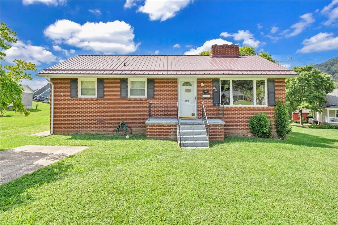 1312 N Alleghany Ave, Covington, VA 24426 Main Photo