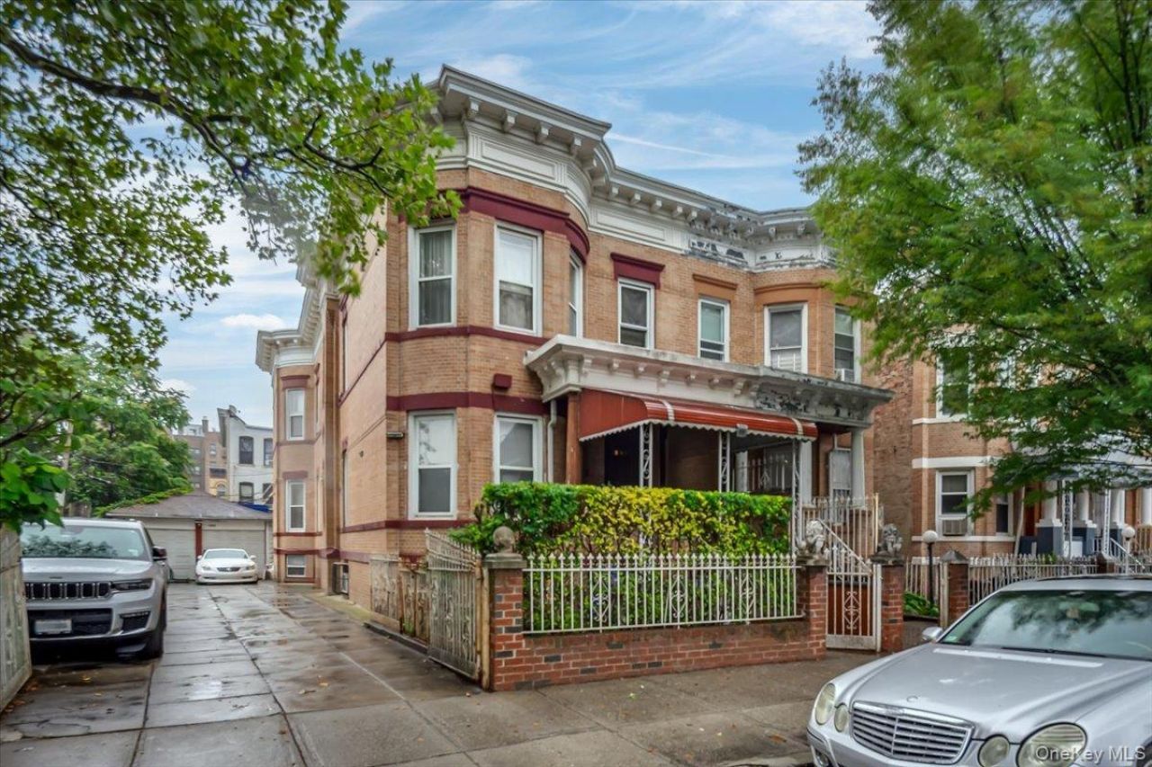 515 E 26th Street, Brooklyn, NY 11210 Main Photo