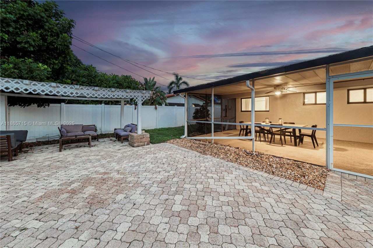 1985 Windward Dr, Lauderdale by the Sea, FL 33062 Photo