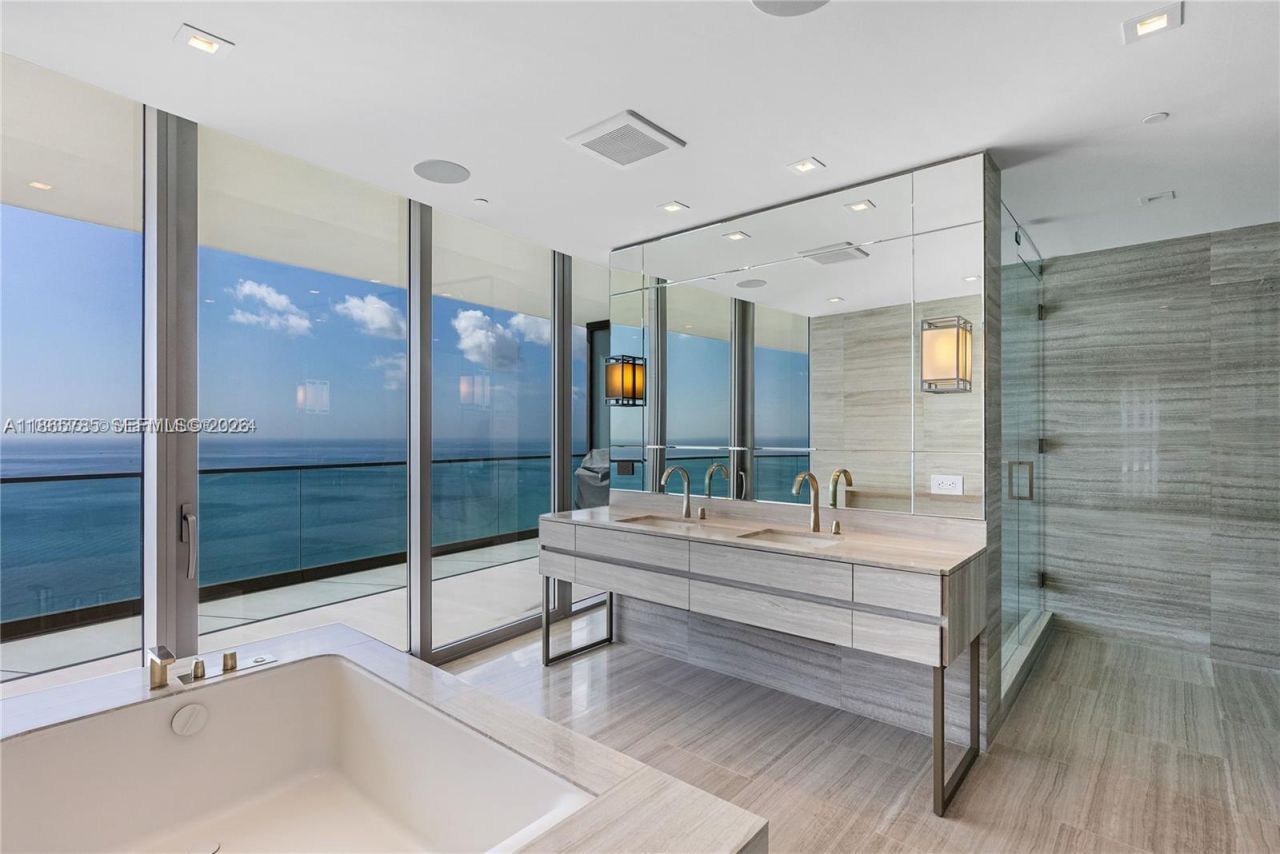 18975 Collins Ave, Unit 4600, Sunny Isles Beach, FL 33160 Photo