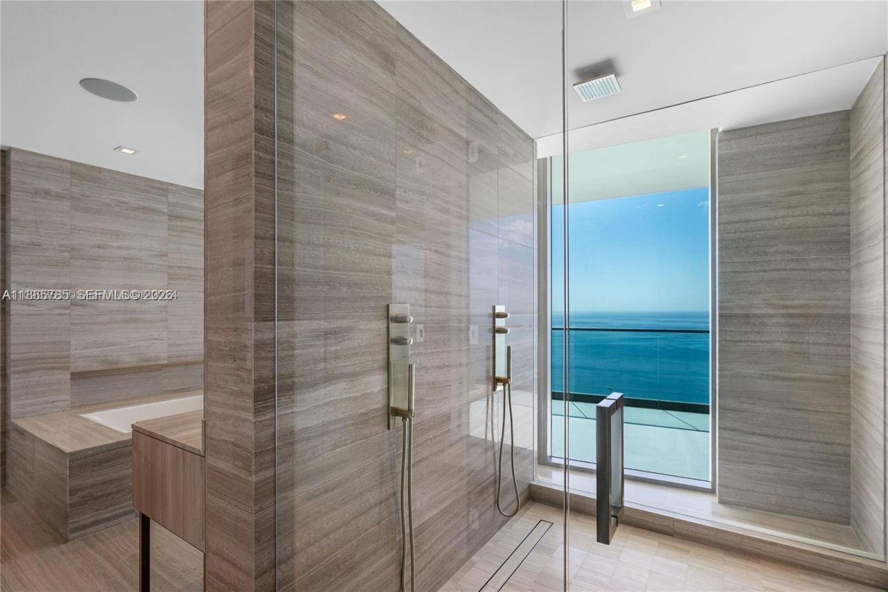 18975 Collins Ave, Unit 4600, Sunny Isles Beach, FL 33160 Photo