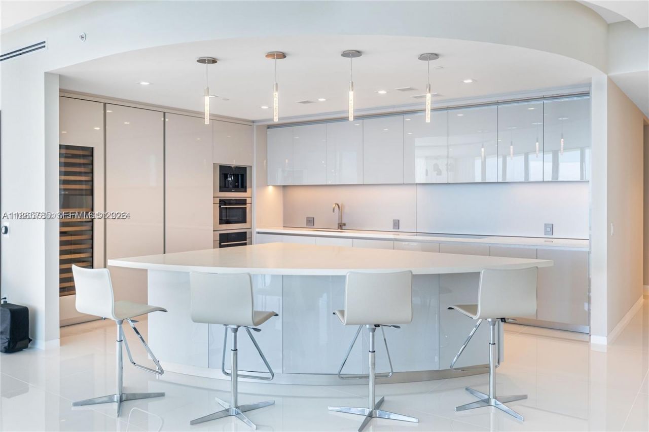 18975 Collins Ave, Unit 4600, Sunny Isles Beach, FL 33160 Photo