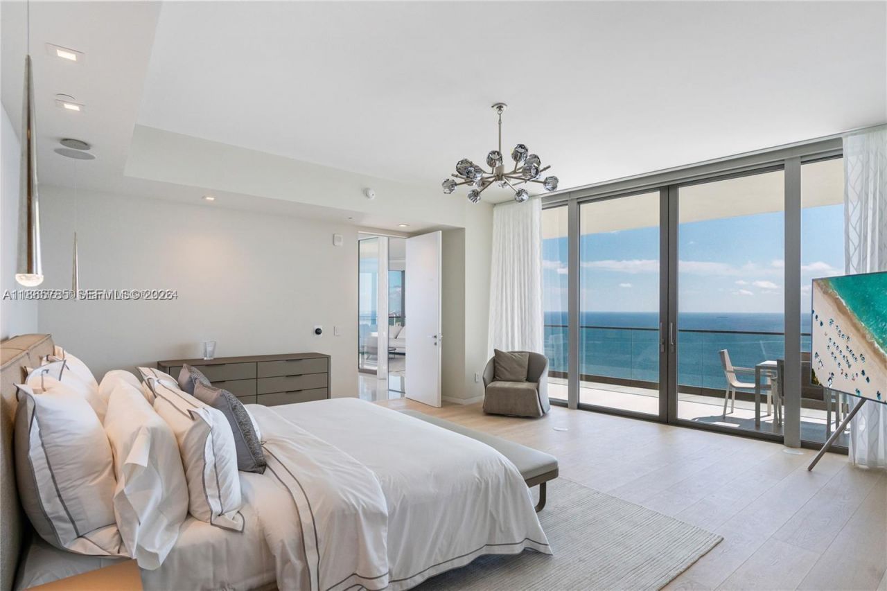 18975 Collins Ave, Unit 4600, Sunny Isles Beach, FL 33160 Photo