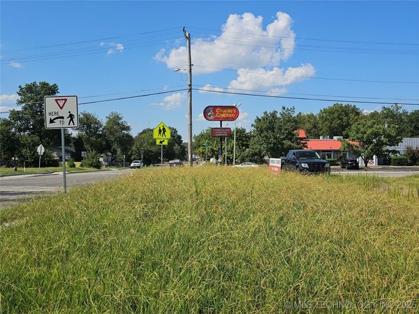 4801 S 33rd Avenue W, Tulsa, OK 74107