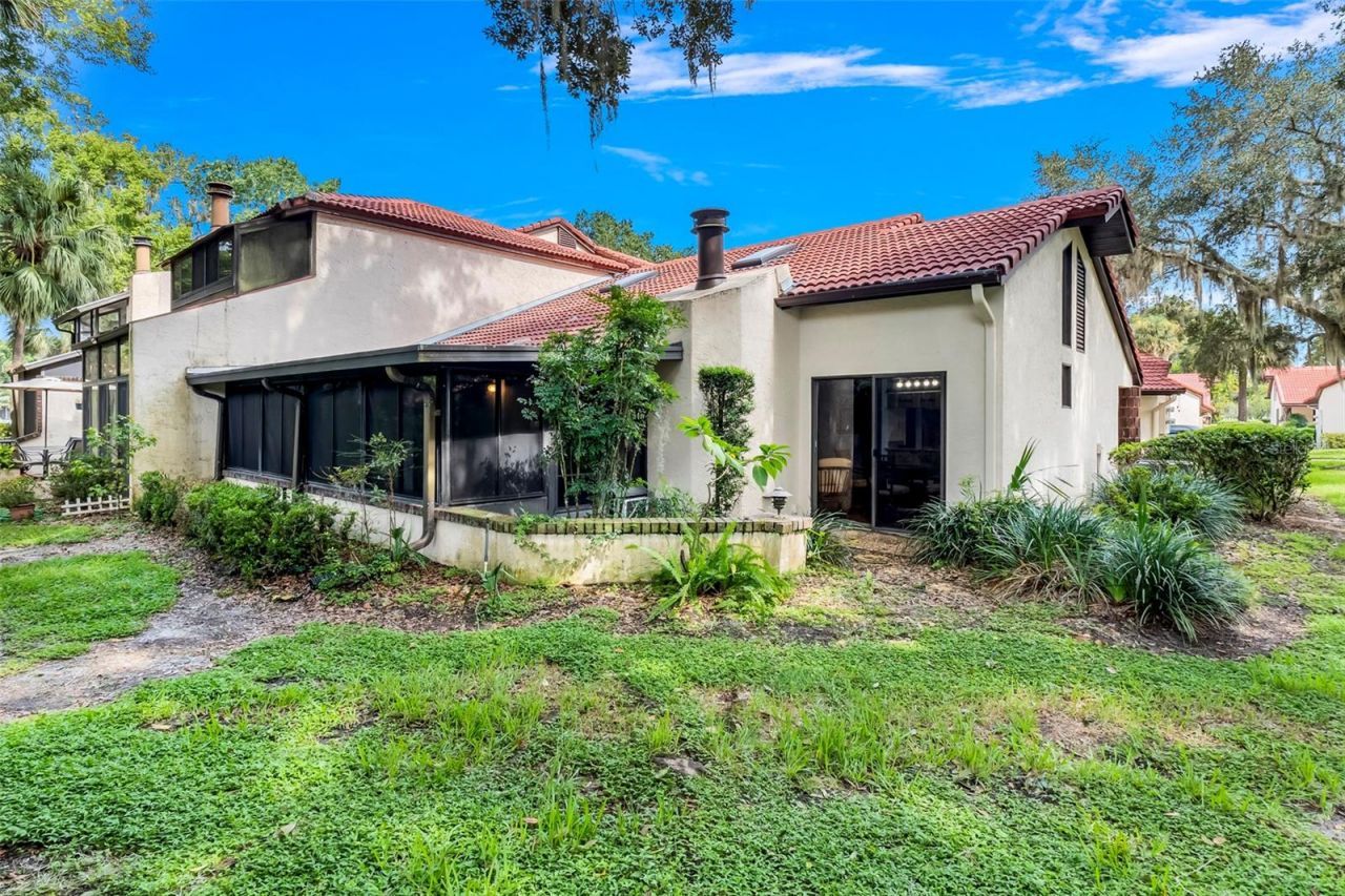 701 Clusterwood Drive, Yalaha, FL 34797 Photo