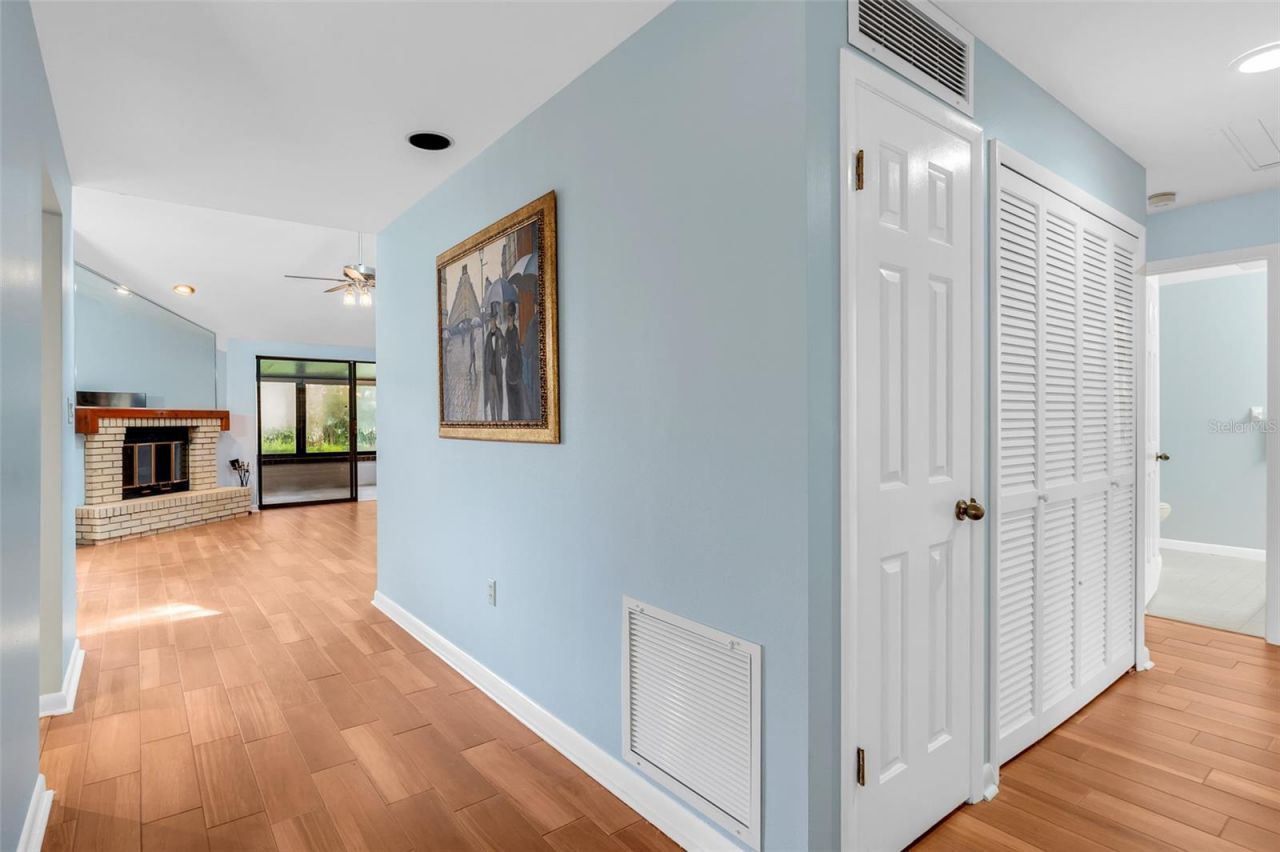 701 Clusterwood Drive, Yalaha, FL 34797 Photo