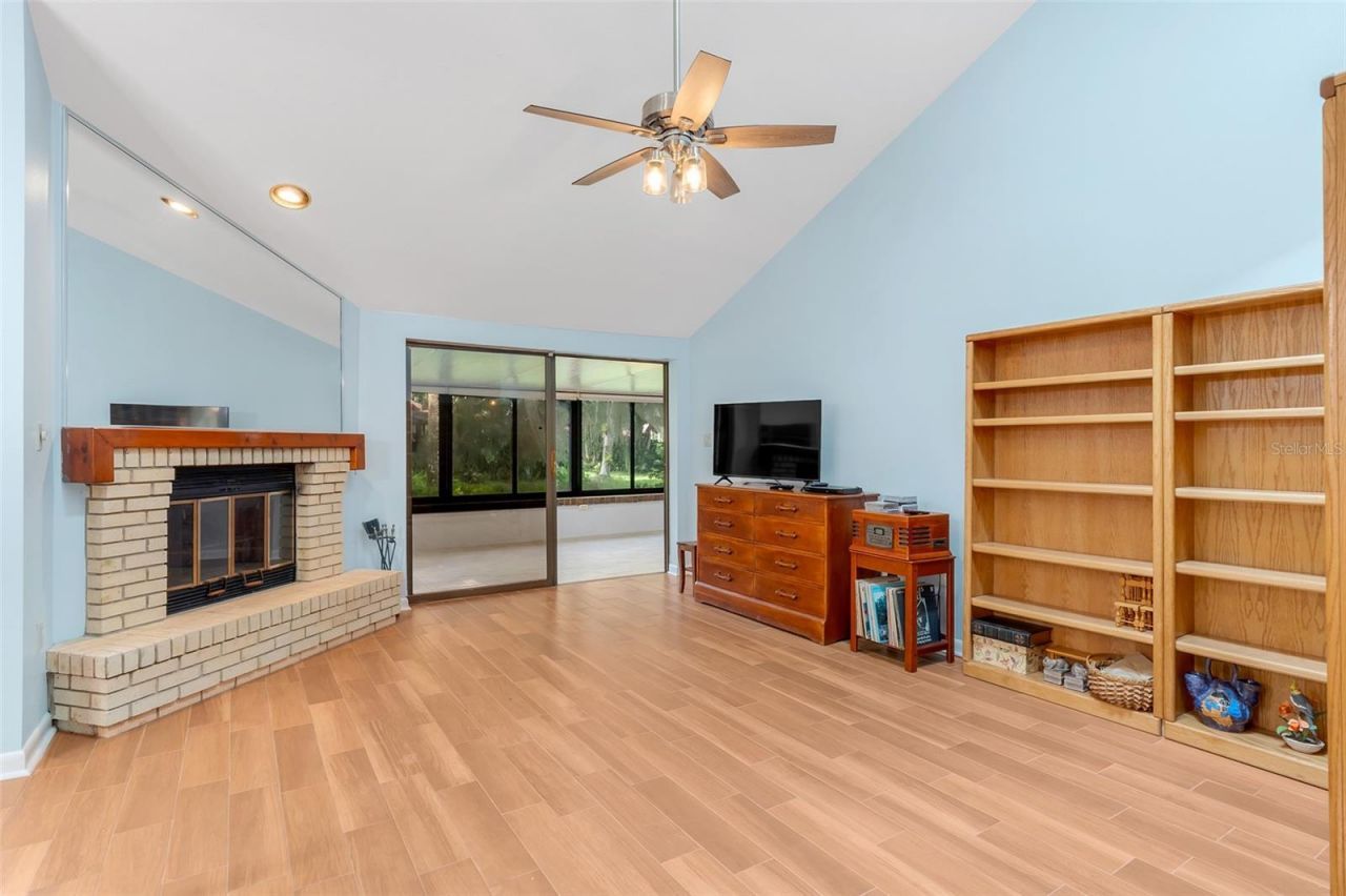 701 Clusterwood Drive, Yalaha, FL 34797 Photo