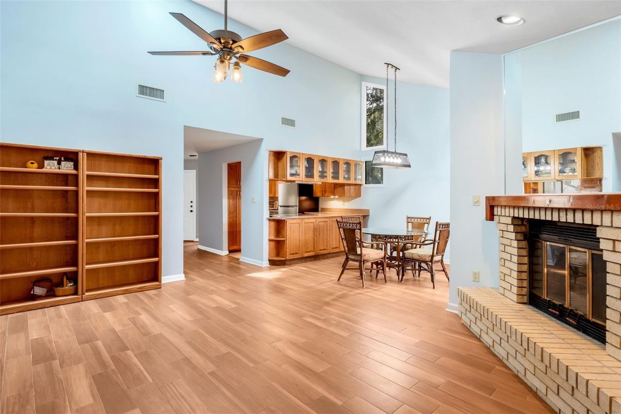 701 Clusterwood Drive, Yalaha, FL 34797 Photo