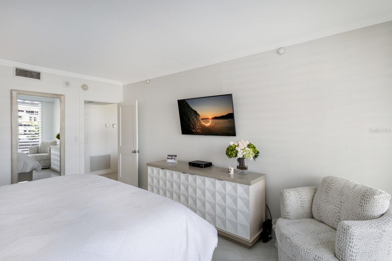 1445 Gulf Of Mexico Drive, Unit 304, Longboat Key, FL 34228 Photo