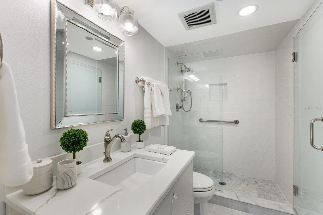 1445 Gulf Of Mexico Drive, Unit 304, Longboat Key, FL 34228 Photo