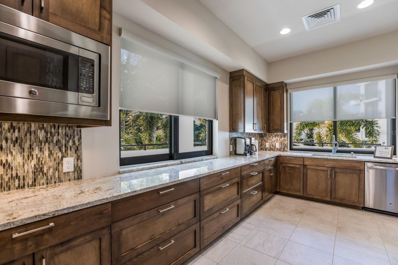 1445 Gulf Of Mexico Drive, Unit 304, Longboat Key, FL 34228 Photo