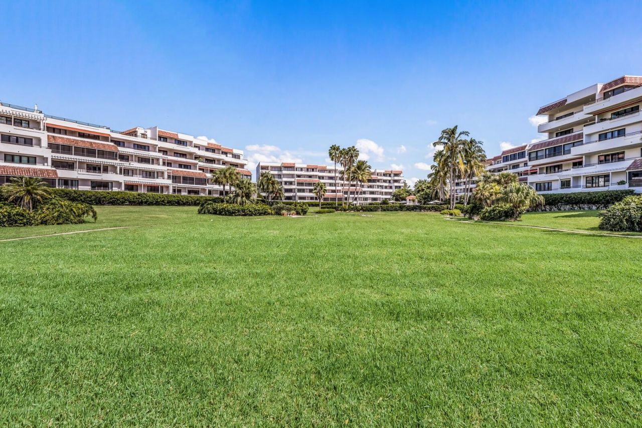 1445 Gulf Of Mexico Drive, Unit 304, Longboat Key, FL 34228 Photo