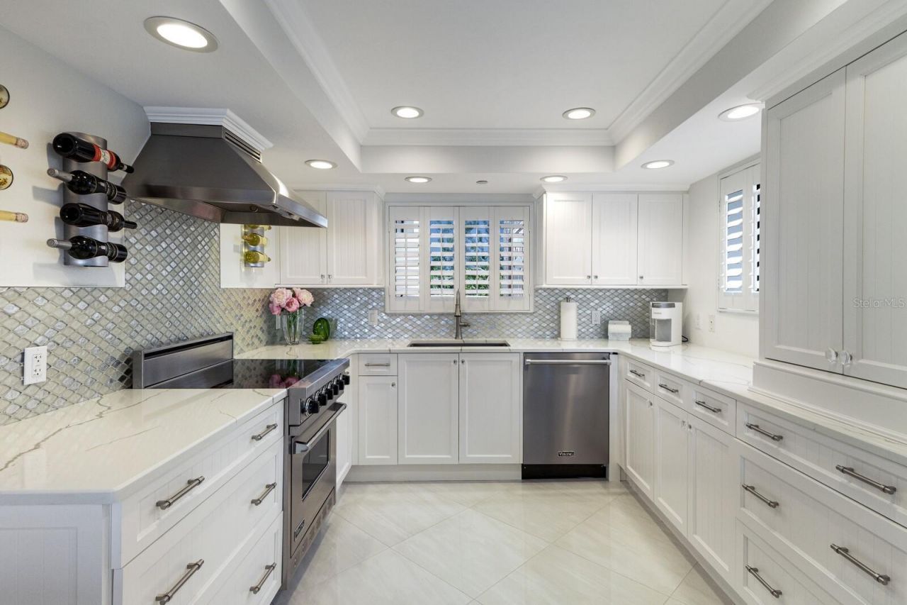 1445 Gulf Of Mexico Drive, Unit 304, Longboat Key, FL 34228 Photo