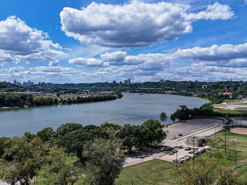 3219 Riverside Drive, Cincinnati, OH 45226 Photo 2