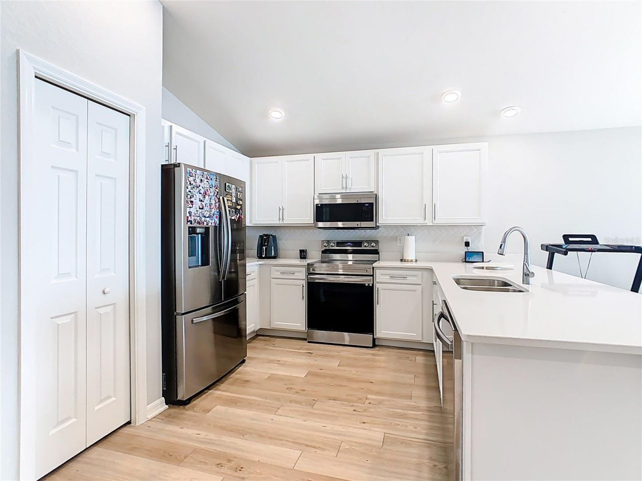 1060 Cascade Drive, Davenport, FL 33837 Photo