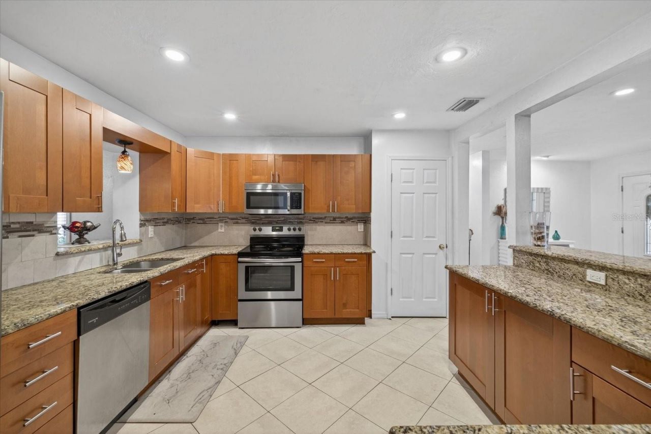 420 Lewis Boulevard Se, Saint Petersburg, FL 33705 Photo