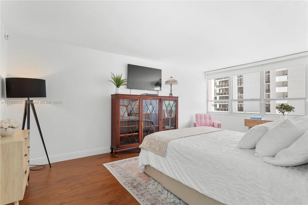 11 Island Ave, Unit 407, Miami Beach, FL 33139 Photo