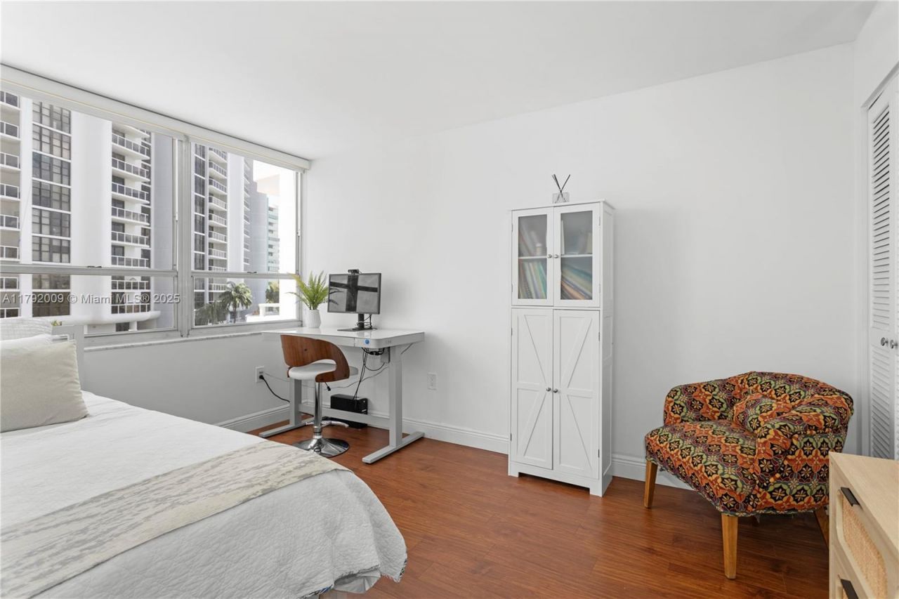 11 Island Ave, Unit 407, Miami Beach, FL 33139 Photo
