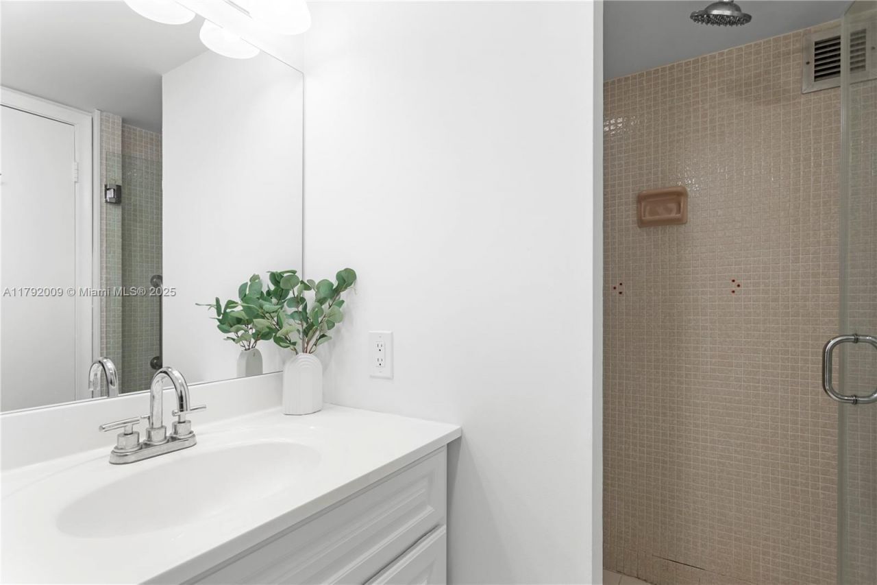 11 Island Ave, Unit 407, Miami Beach, FL 33139 Photo