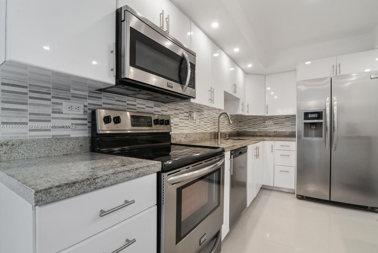 20355 NE 34th Ct, Unit 525, Aventura, FL 33180 Photo